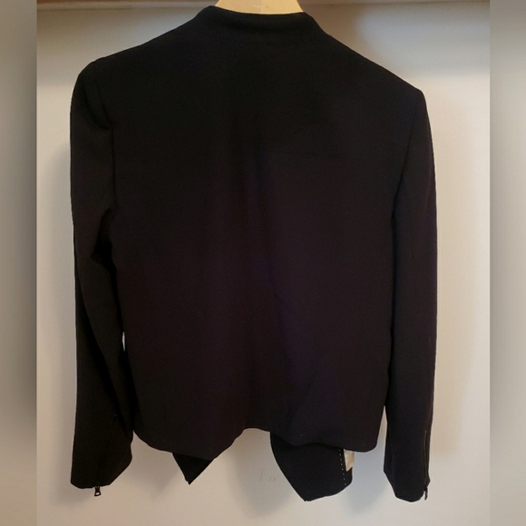 Alice + Olivia Employed Open Front black blazer. Size 8. Classic and classy. - Picture 3 of 11